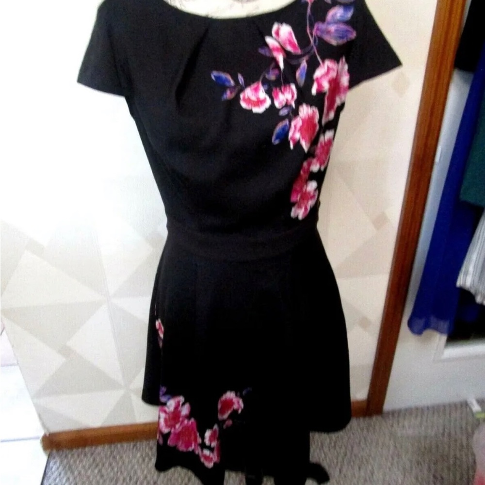 COPY - ELLE-BLACK/MULTI-FLORAL-ROUND NECK-CAP SLEEVE-FIT & FLARE DRESS